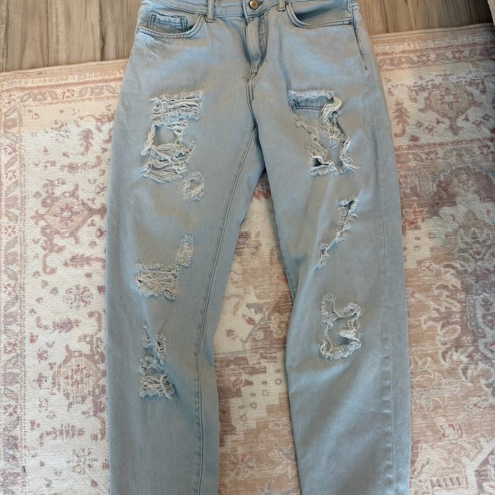Forever 21 Distressed Light Wash Boyfriend Jeans US 27 EU 38
